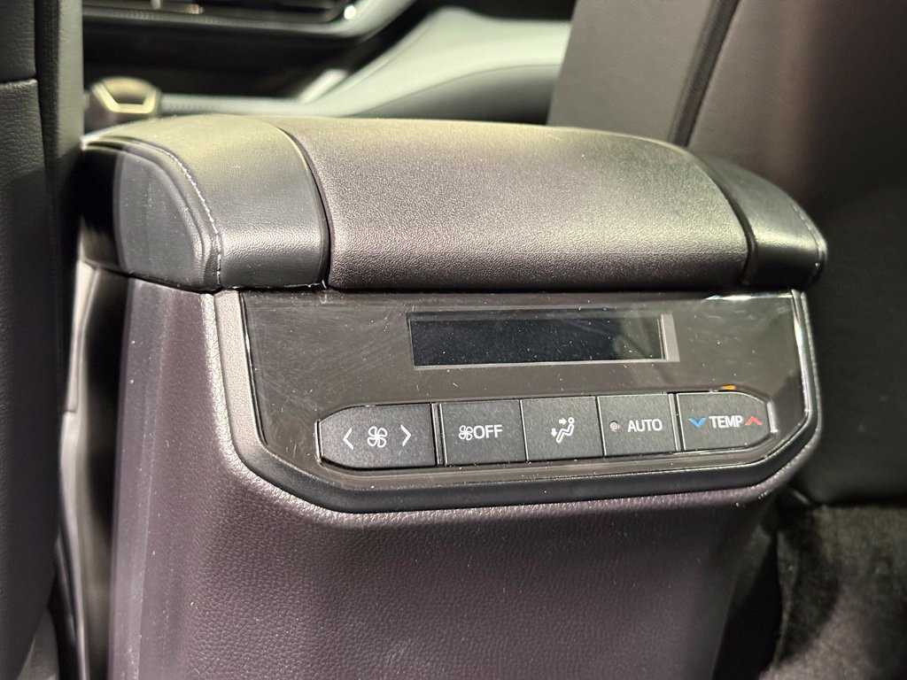 Used 2023 Toyota Highlander XSE AWD/4WD image 22