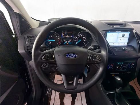 Used 2017 Ford Escape SE w/ Equipment Group 201A FWD image 11