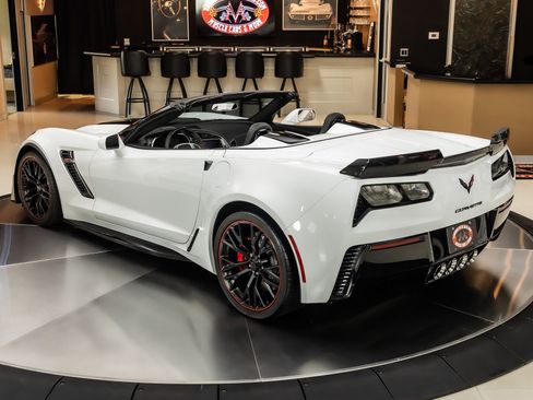 Used 2019 Chevrolet Corvette Z06 RWD image 18