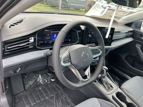 New 2025 Volkswagen Jetta SE image 17