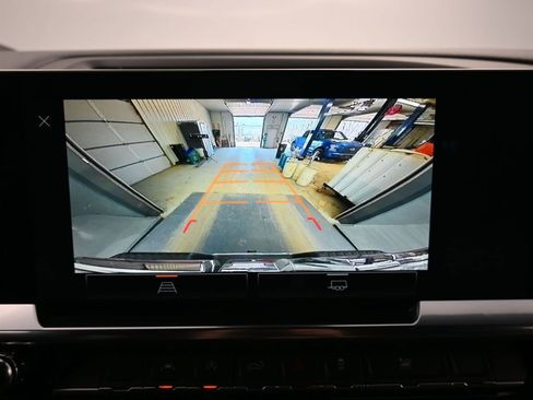 Used 2025 GMC Sierra 1500 SLT image 16