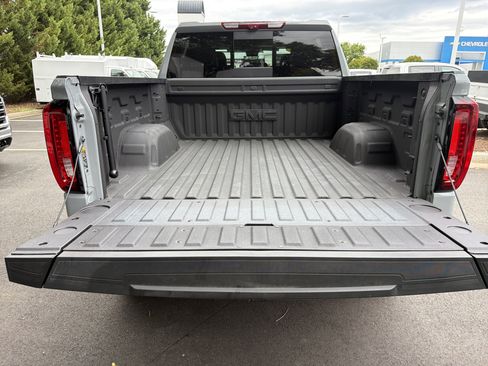Used 2025 GMC Sierra 1500 AT4 w/ AT4 Premium Package AWD/4WD image 33