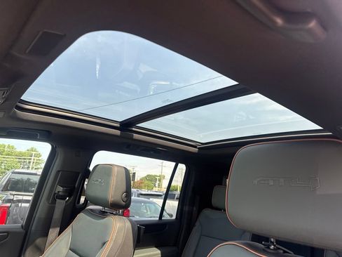 Used 2025 GMC Yukon XL AT4 w/ AT4 Premium Package AWD/4WD image 16