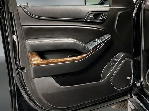 Used 2017 Chevrolet Suburban LT image 21