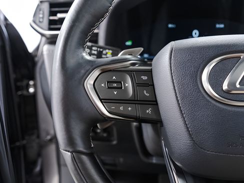 Used 2025 Lexus LX 600 4WD w/ Appearance Package image 11