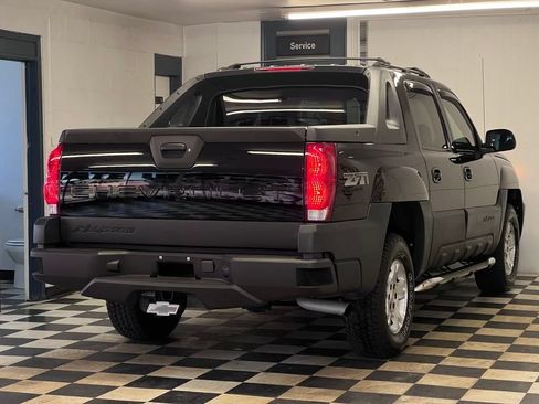 Used 2004 Chevrolet Avalanche Z71 w/ Sun And Sound Package AWD/4WD image 28