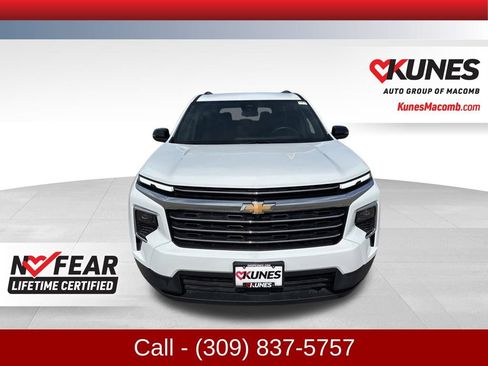 Used 2025 Chevrolet Traverse LT AWD/4WD image 2