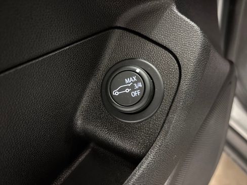 Used 2023 GMC Terrain SLT image 21