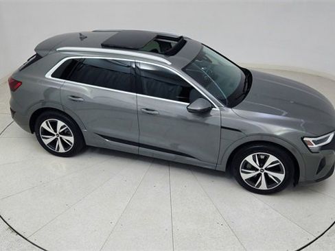 Used 2024 Audi Q8 e-tron Premium image 76