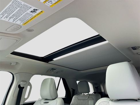 Used 2025 Ford Explorer Platinum w/ Ultimate Package image 21