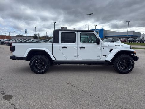 New 2026 Jeep Gladiator Sport AWD/4WD image 4