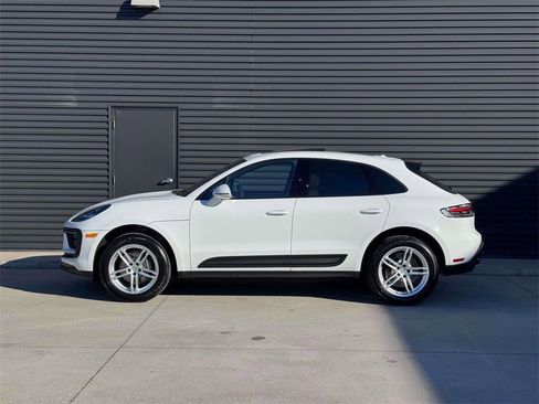 Used 2020 Porsche Cayenne Turbo image 2