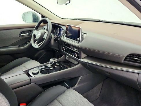 Used 2023 Nissan Rogue SV image 24