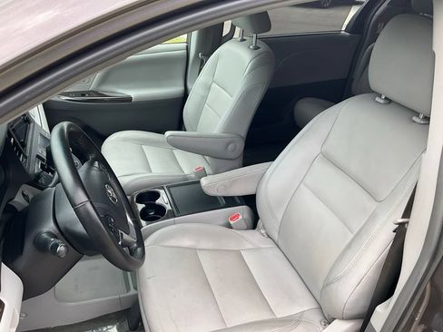 Used 2015 Toyota Sienna XLE AWD/4WD image 10