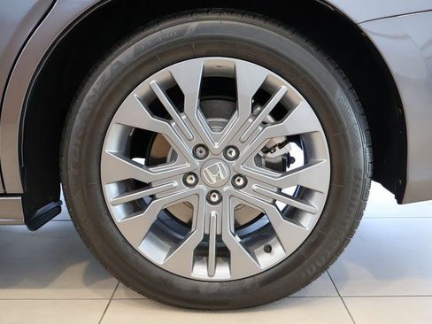 Used 2025 Honda Odyssey Touring image 14