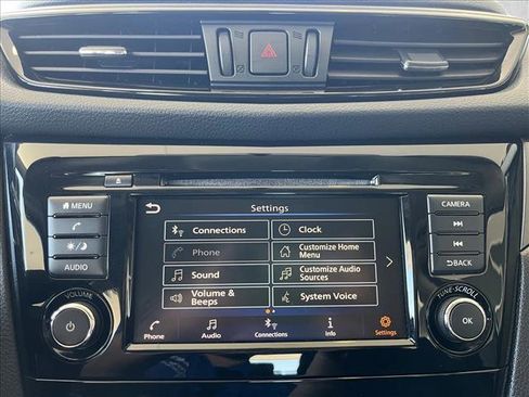 Used 2019 Nissan Rogue Sport S image 12