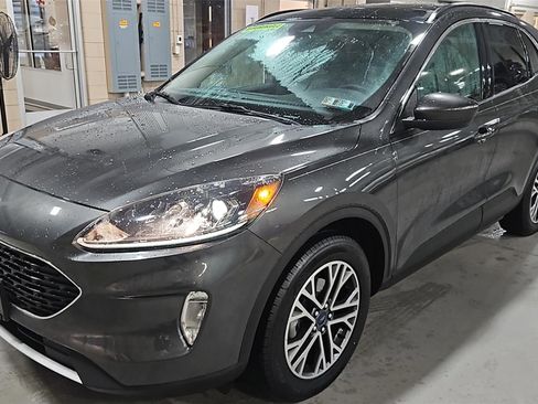 Used 2020 Ford Escape SEL image 3