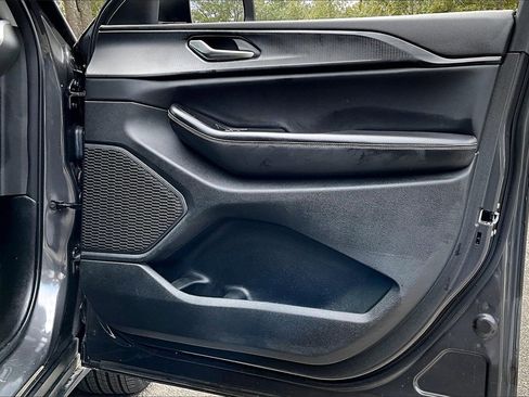 Used 2024 Jeep Grand Cherokee Laredo X image 25