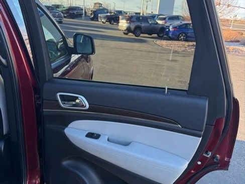 Used 2018 Jeep Grand Cherokee Limited image 13