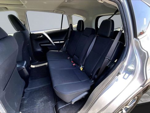 Used 2018 Toyota RAV4 XLE w/ All Weather Liner Package FWD image 19