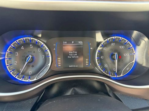 Used 2017 Chrysler Pacifica Touring-L image 14