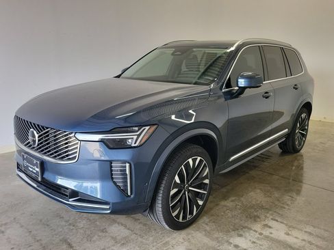 Used 2025 Volvo XC90 B5 Plus AWD/4WD image 35