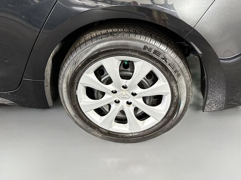 Used 2022 Toyota Corolla LE FWD image 36