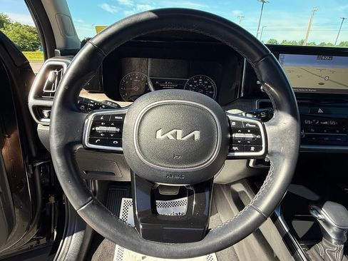 Used 2023 Kia Sorento EX w/ Panoramic Sunroof Package FWD image 19