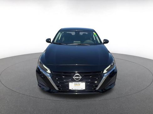 Used 2025 Nissan Altima 2.5 SV FWD image 4