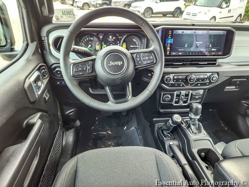 Used 2024 Jeep Wrangler Unlimited w/ Convenience Group AWD/4WD image 10