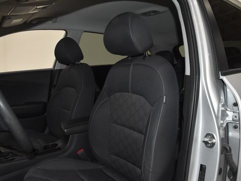 Used 2018 Kia Niro LX FWD image 25
