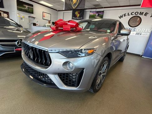 Used 2022 Maserati Levante Modena AWD/4WD image 7