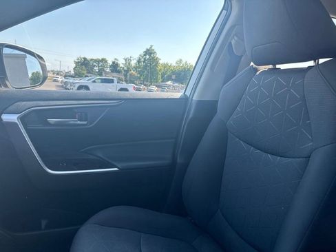 Used 2020 Toyota RAV4 XLE FWD image 20