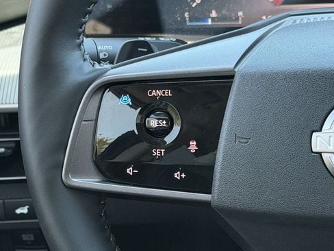 Used 2025 Nissan Murano SV FWD image 12