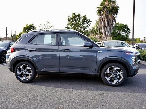 Used 2026 Hyundai Venue SEL FWD image 7