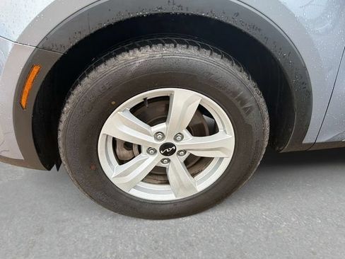 Used 2024 Kia Sorento LX FWD image 11