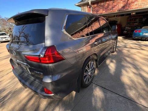 Used 2017 Lexus LX 570 4WD w/ Luxury Package image 9