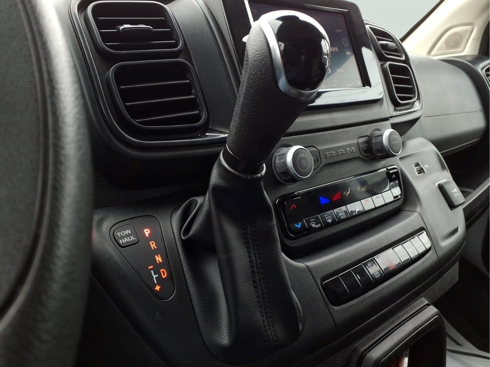 Used 2025 RAM ProMaster 2500 w/ Convenience Group FWD image 18