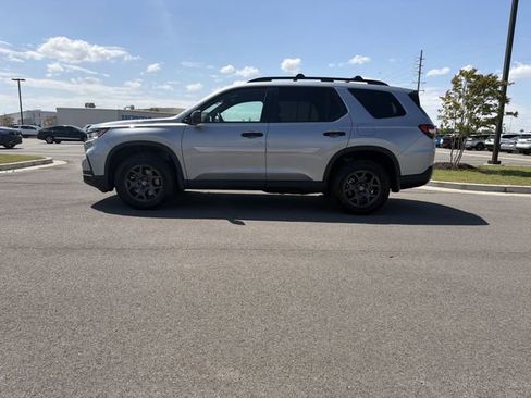 Certified 2025 Honda Pilot TrailSport image 2