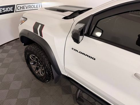 Used 2025 Chevrolet Colorado ZR2 w/ Technology Package AWD/4WD image 11