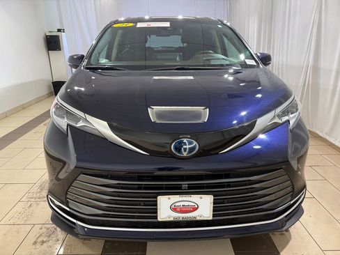 Certified 2023 Toyota Sienna Platinum image 7