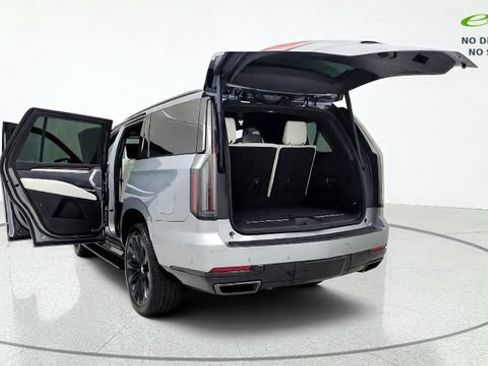 Used 2026 Cadillac Escalade Platinum Sport w/ LPO, ONYX Package AWD/4WD image 17