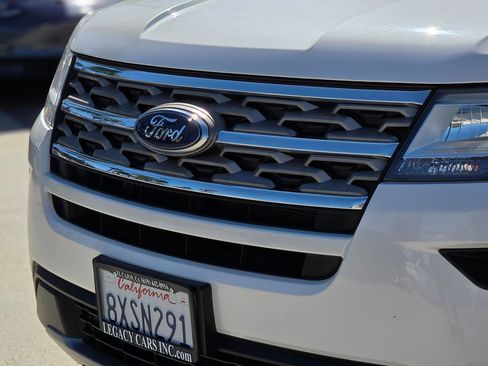 Used 2018 Ford Explorer XLT w/ Equipment Group 201A image 9