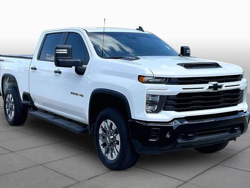 Used 2024 Chevrolet Silverado 2500 Custom w/ Custom Convenience Package AWD/4WD image 3