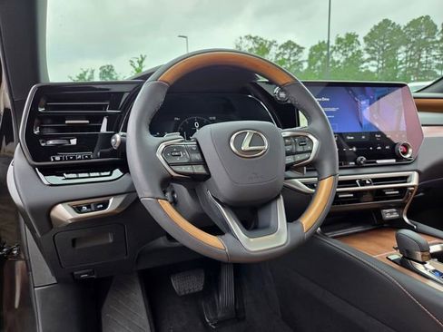 Used 2025 Lexus RX 350 Premium w/ Convenience Package FWD image 10