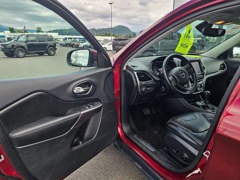 Used 2019 Jeep Cherokee Limited w/ Luxury Group FWD image 15