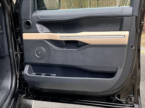 Used 2023 Ford Expedition Max Limited image 23