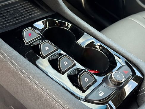 New 2025 VinFast VF 8 Eco image 25