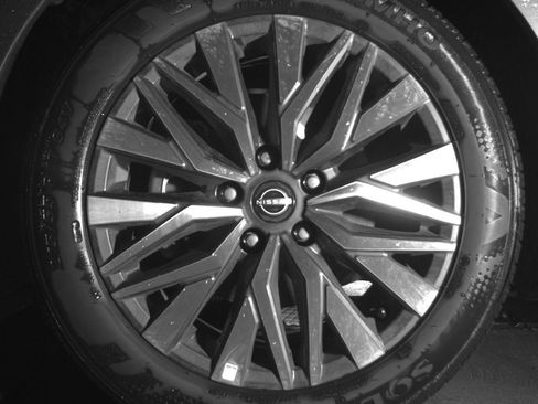 Used 2025 Nissan Altima 2.5 SV FWD image 12