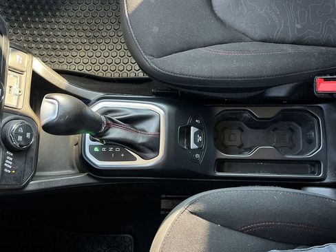 Used 2023 Jeep Renegade Trailhawk image 23